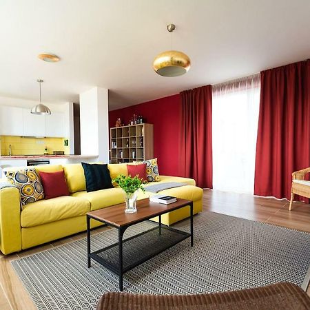 Private 5 Star 3 Room Flat And In-Door Pkg Нитра Экстерьер фото